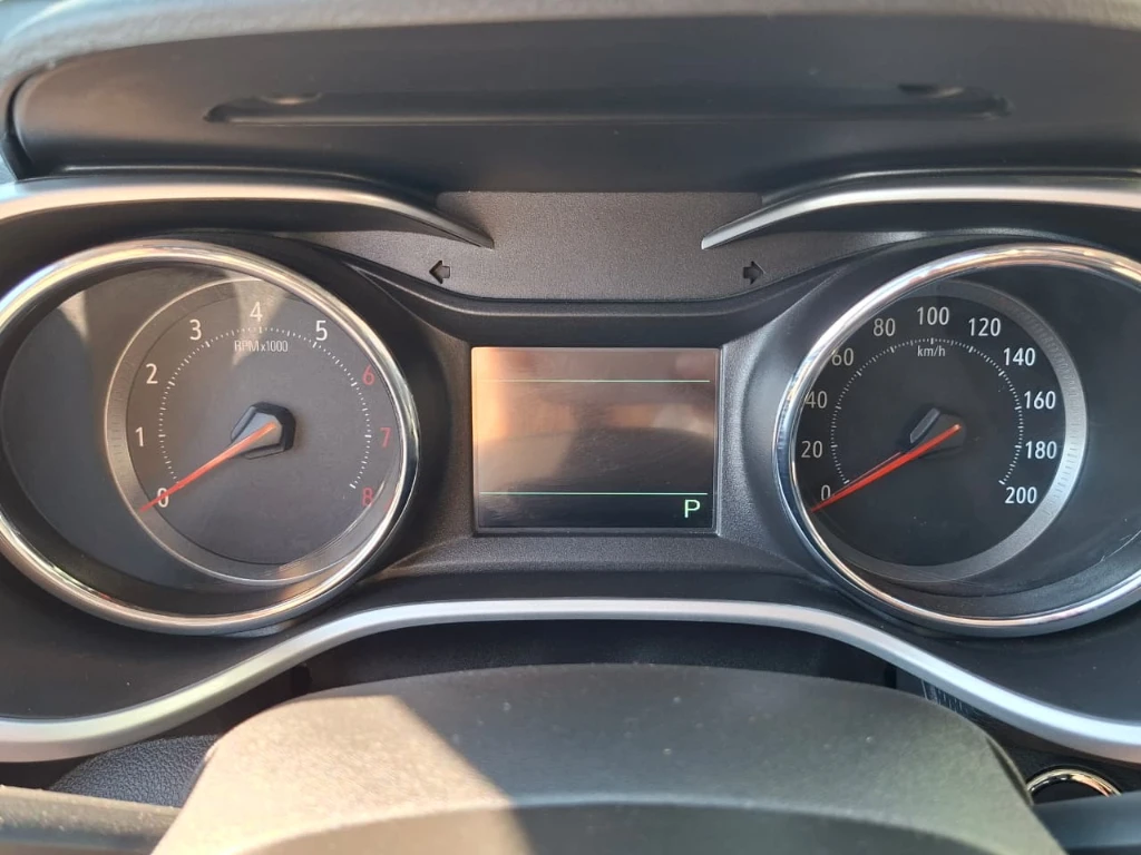 Chevrolet Tracker 1.2t Ltz R 4x2 At 5p año 2025