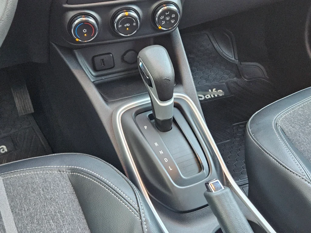 Chevrolet Tracker 1.2t Ltz R 4x2 At 5p año 2025