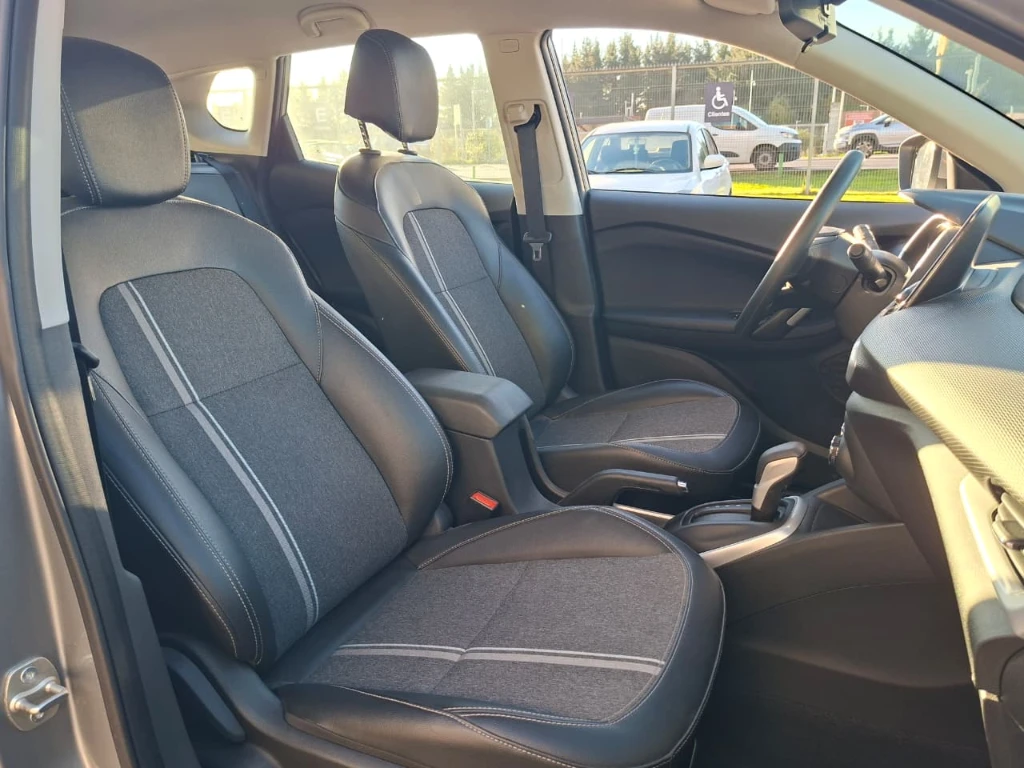 Chevrolet Tracker 1.2t Ltz R 4x2 At 5p año 2025