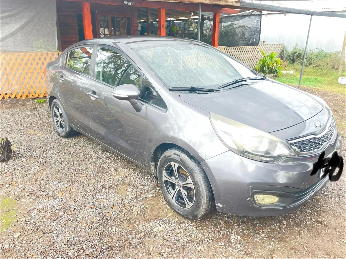 KIA MOTORS RIO 4 1.4 Ex Mt año 2014