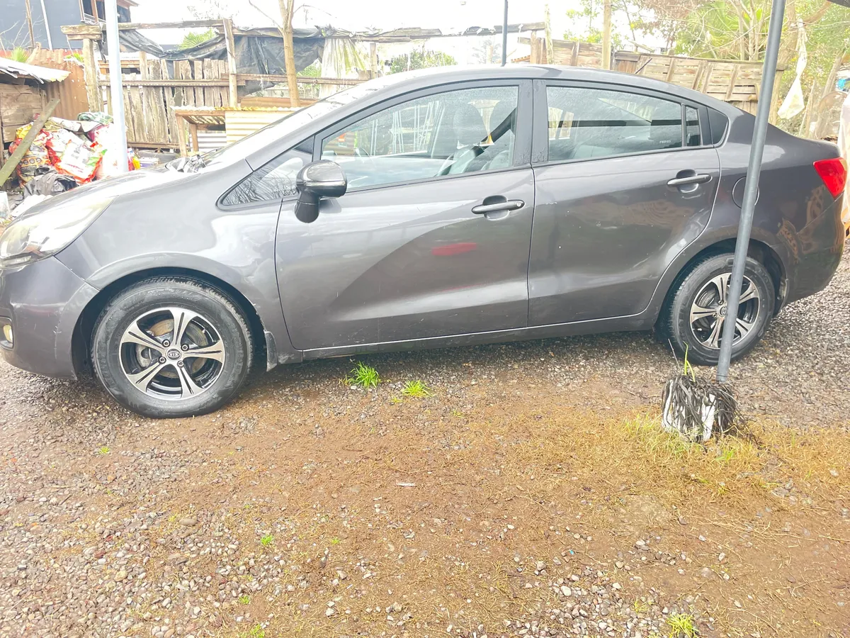 KIA MOTORS RIO 4 1.4 Ex Mt año 2014