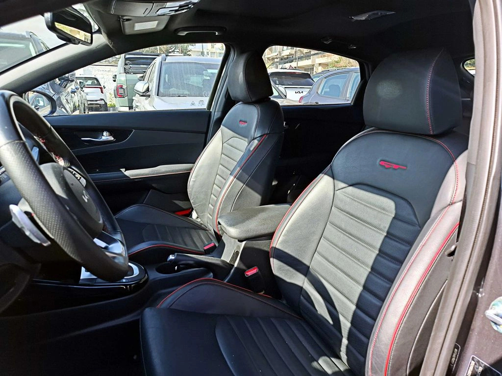 Kia Cerato 5 Gt año 2022