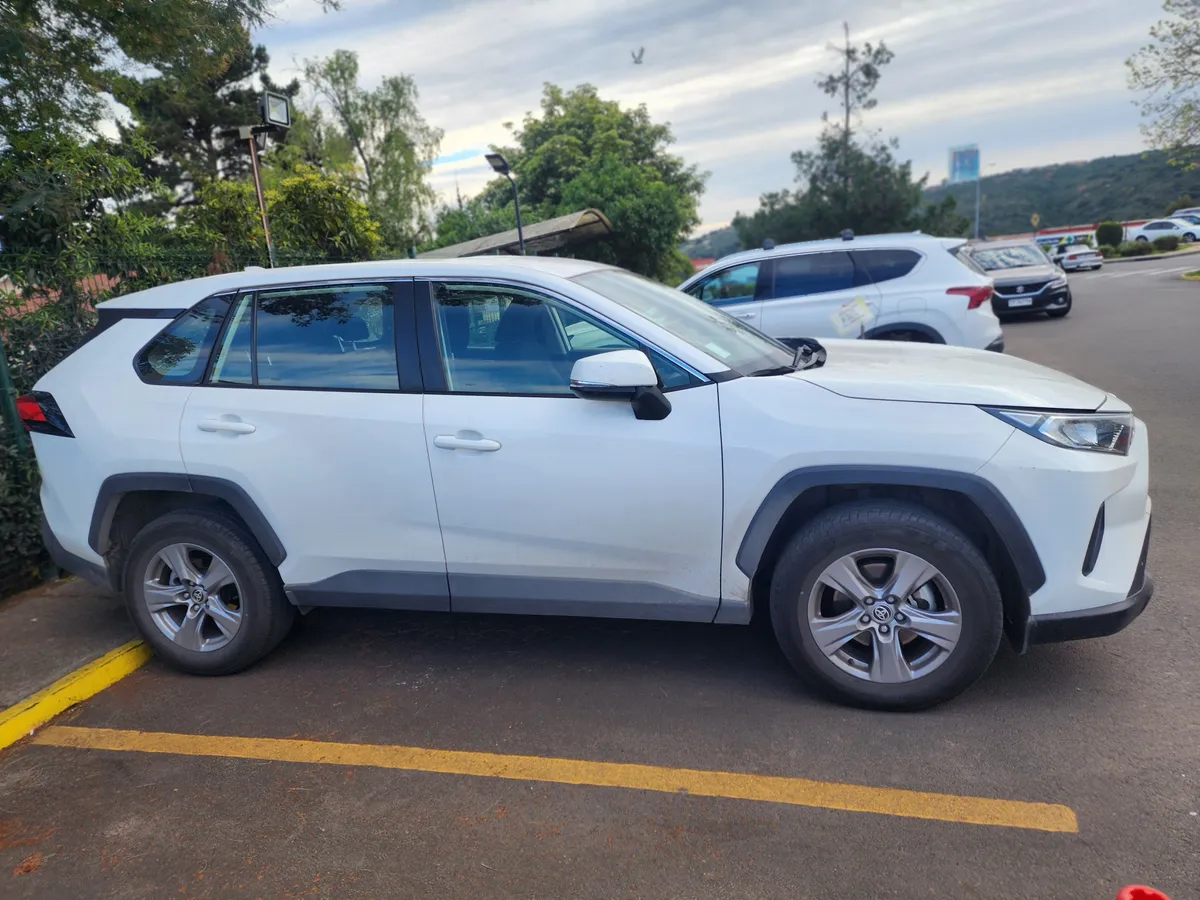 TOYOTA RAV4 2.0 Le Mt año 2023