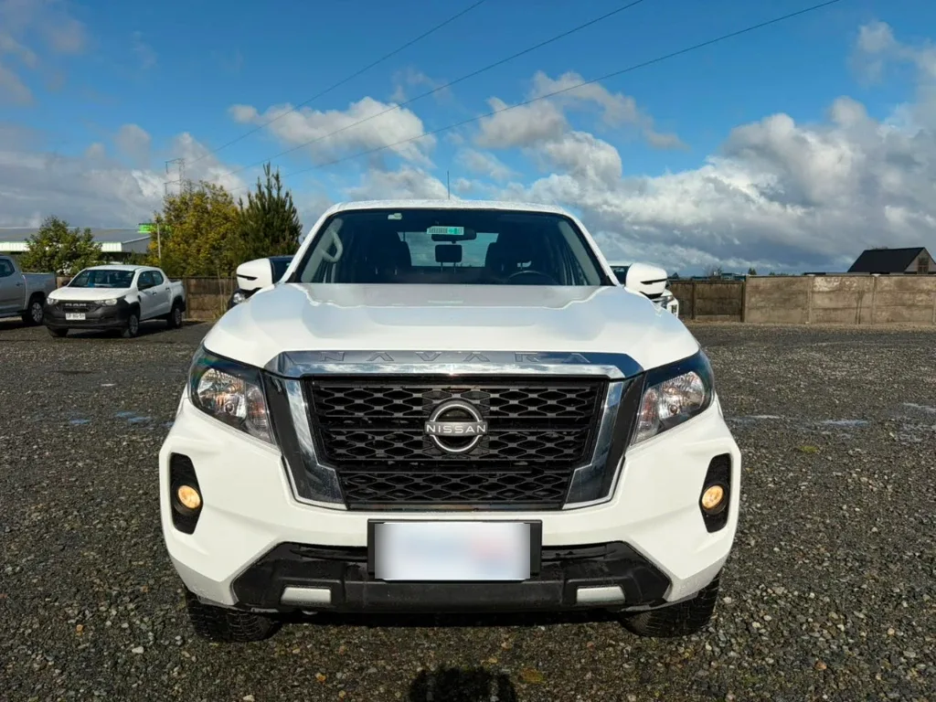 Nissan Navara D Cab 4x4 2.3 At año 2023