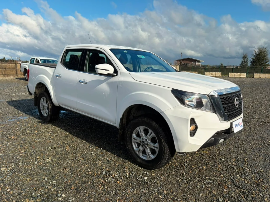 Nissan Navara D Cab 4x4 2.3 At año 2023