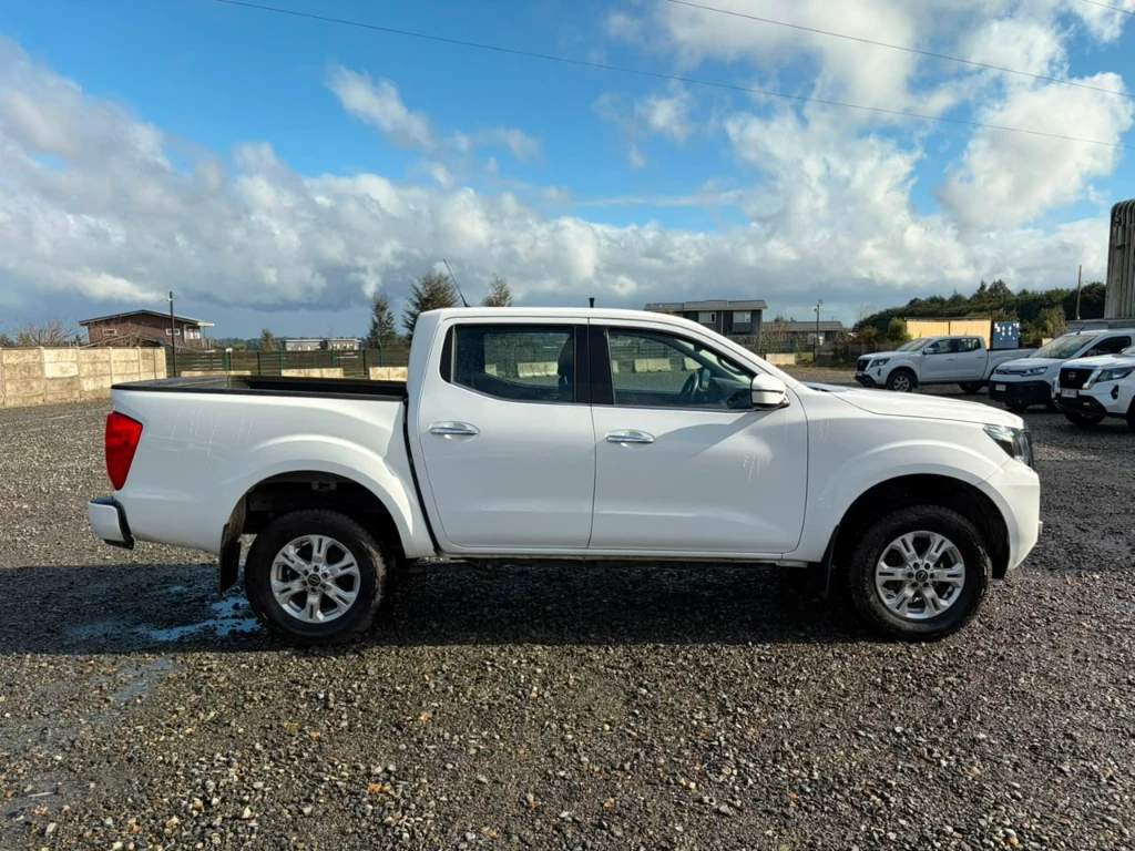 Nissan Navara D Cab 4x4 2.3 At año 2023