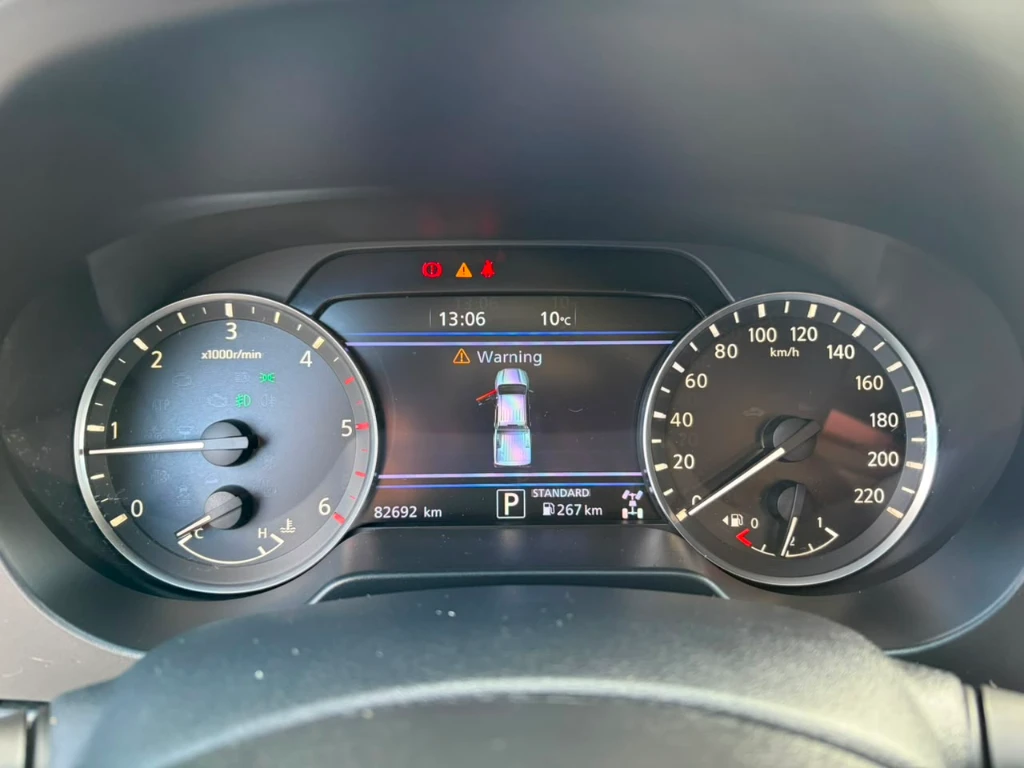 Nissan Navara D Cab 4x4 2.3 At año 2023