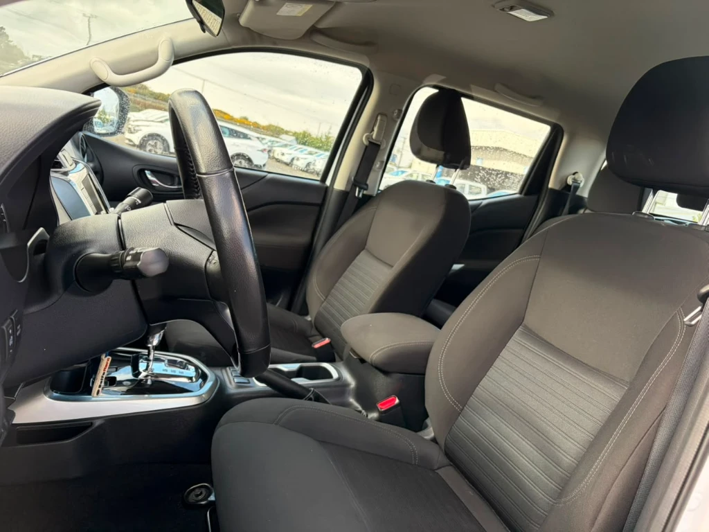 Nissan Navara D Cab 4x4 2.3 At año 2023