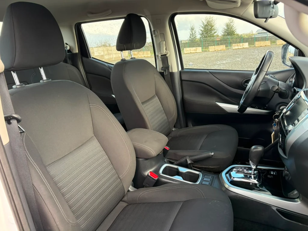 Nissan Navara D Cab 4x4 2.3 At año 2023