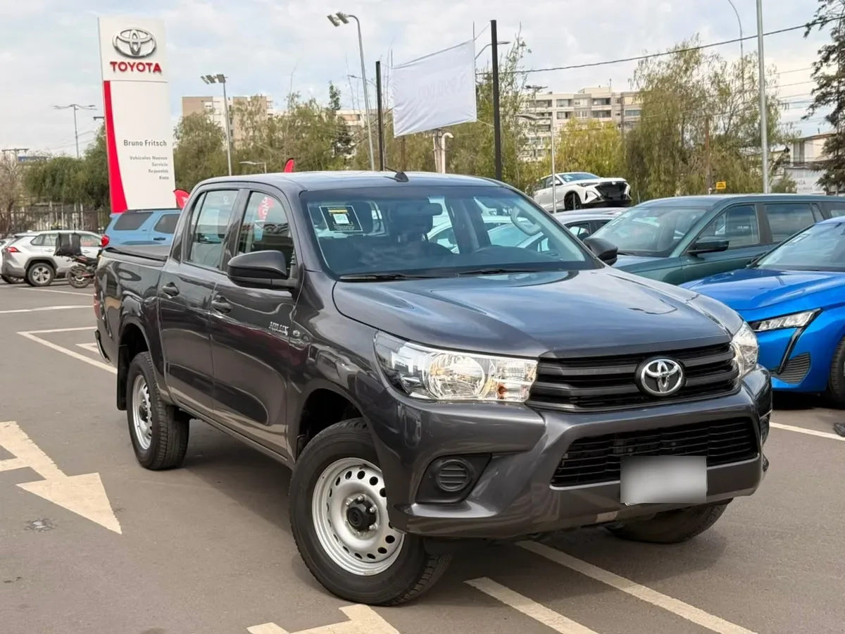 TOYOTA HILUX 2.4 Dx Mt Diesel año 2024