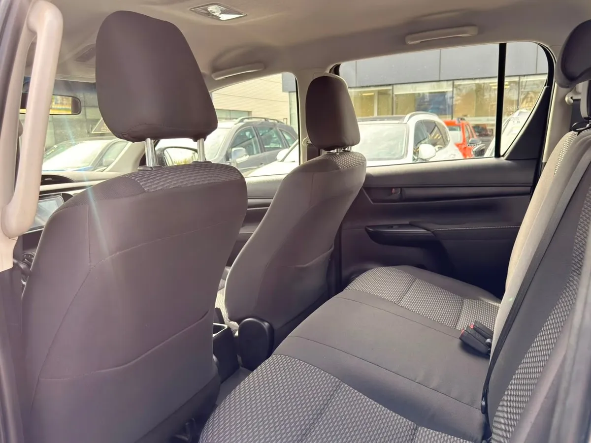 TOYOTA HILUX 2.4 Dx Mt Diesel año 2024
