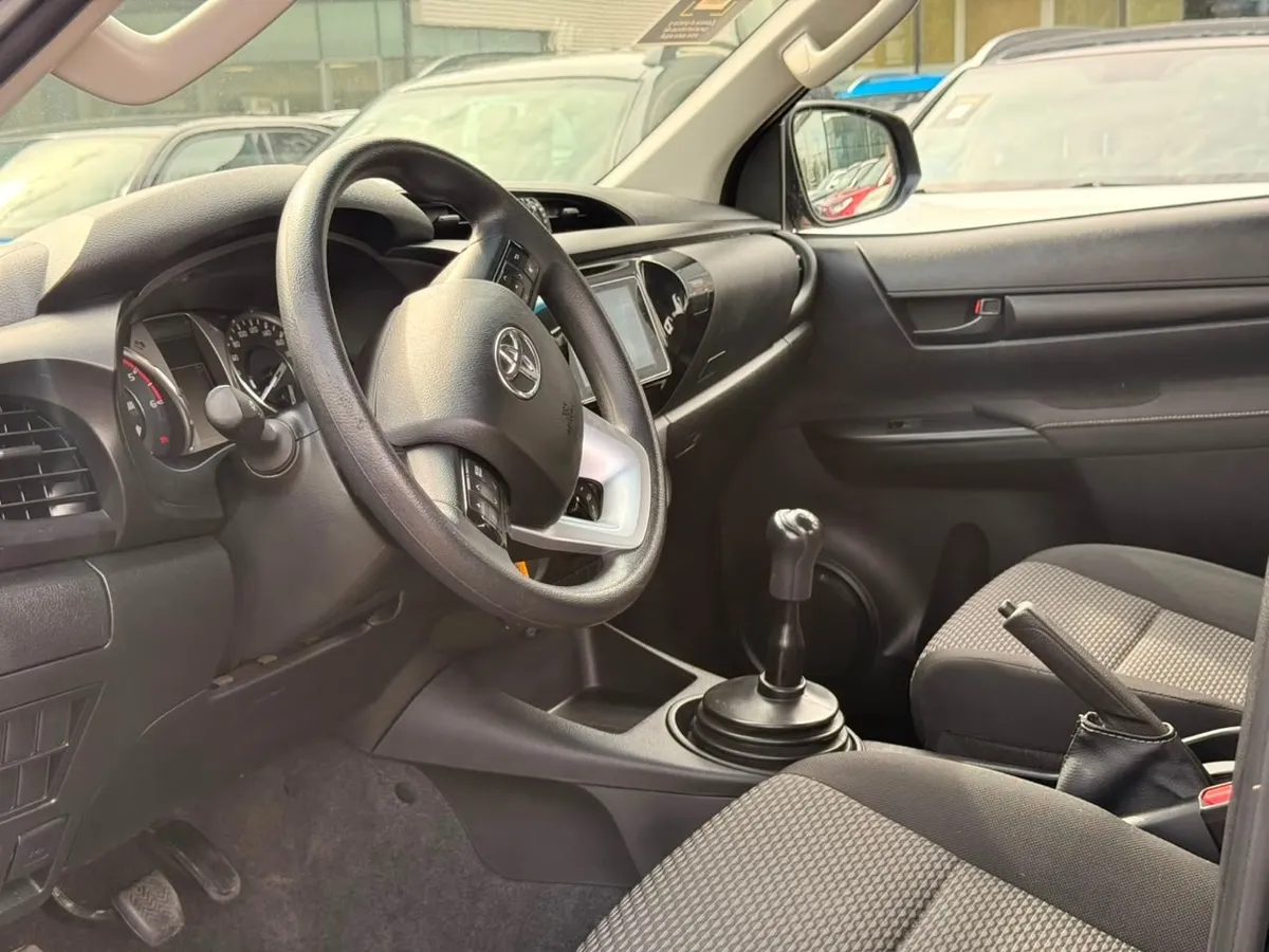 TOYOTA HILUX 2.4 Dx Mt Diesel año 2024