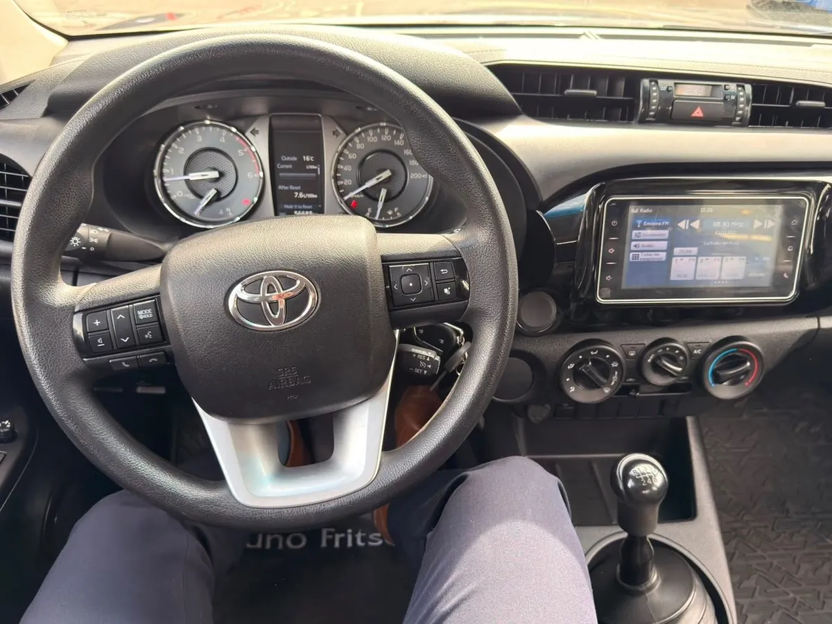 TOYOTA HILUX 2.4 Dx Mt Diesel año 2024