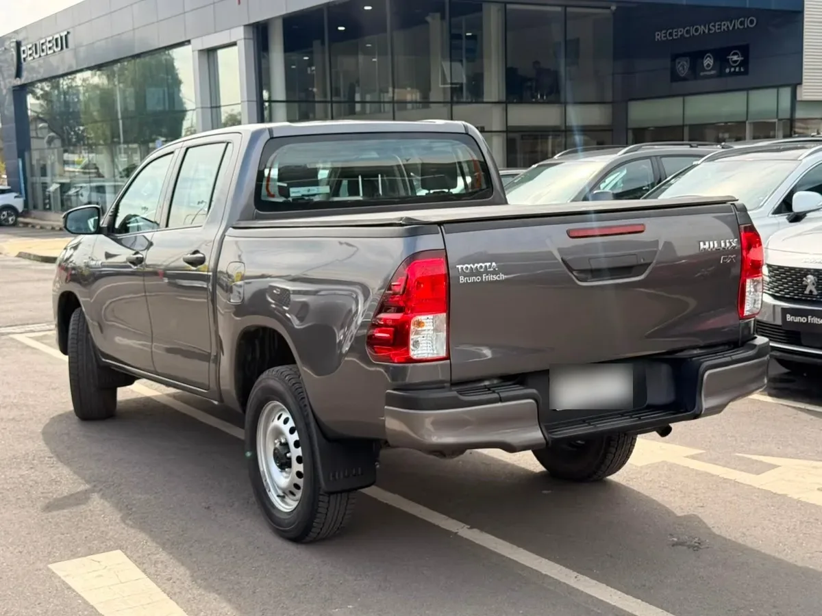 TOYOTA HILUX 2.4 Dx Mt Diesel año 2024
