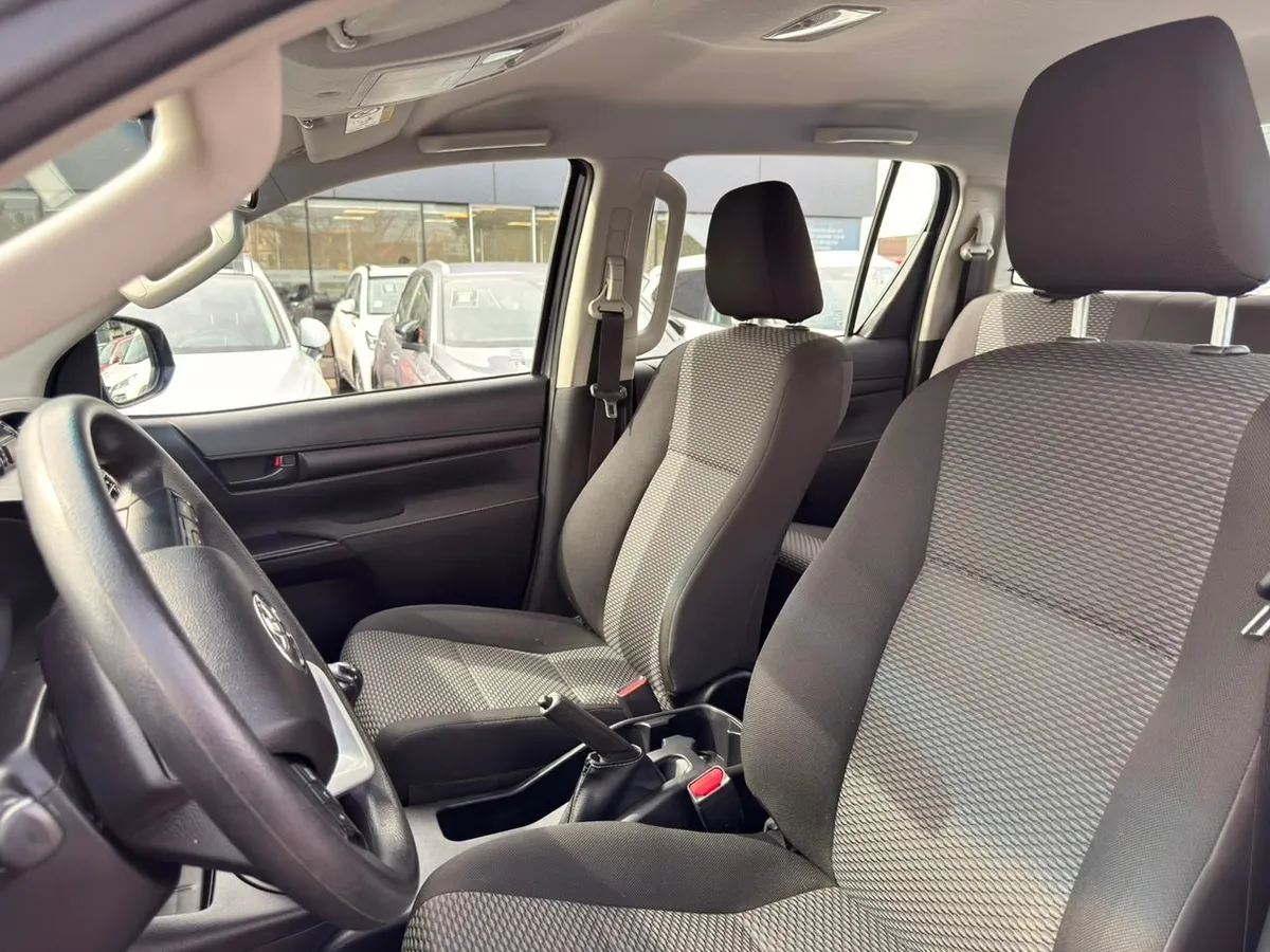 TOYOTA HILUX 2.4 Dx Mt Diesel año 2024