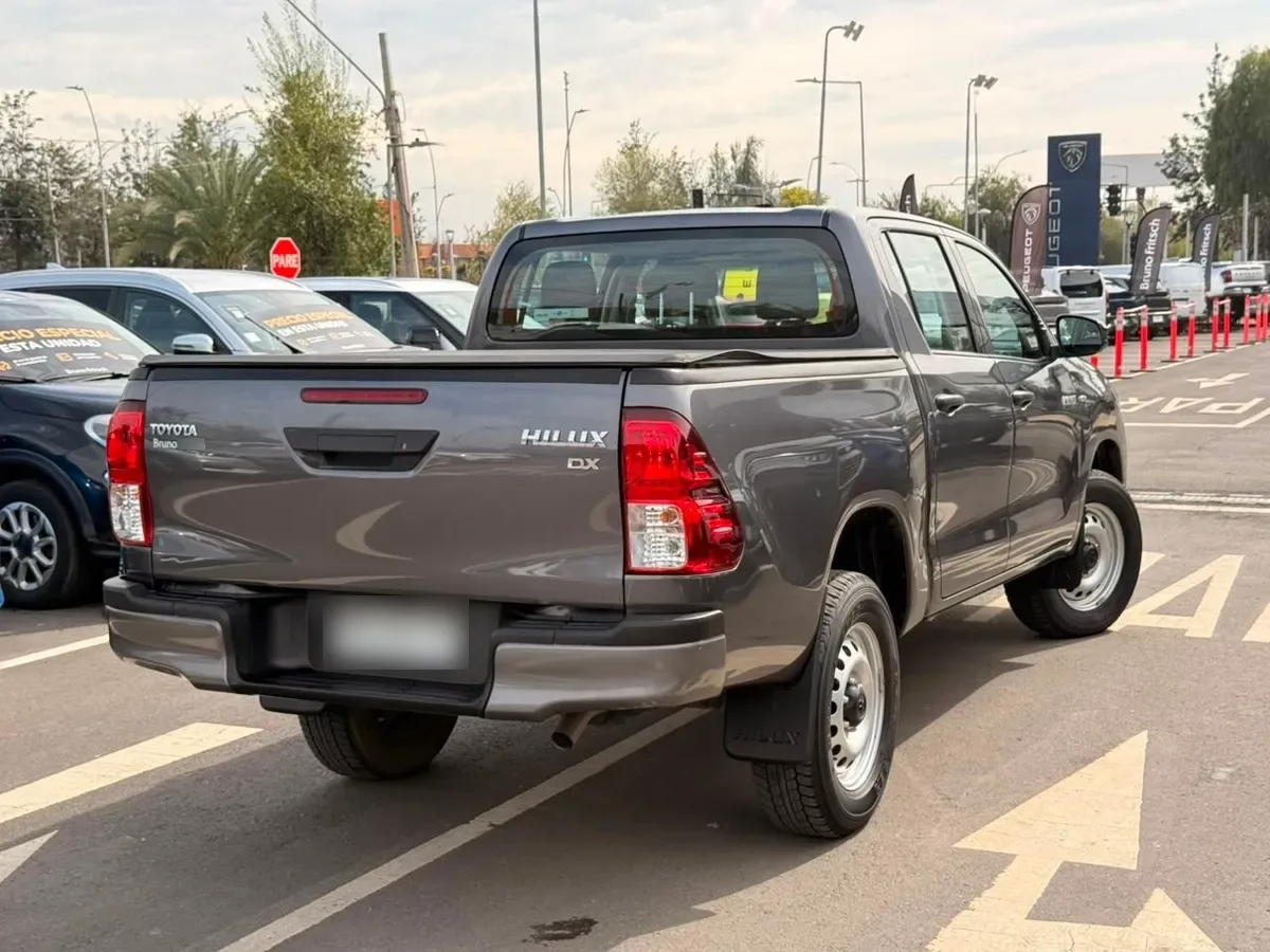 TOYOTA HILUX 2.4 Dx Mt Diesel año 2024