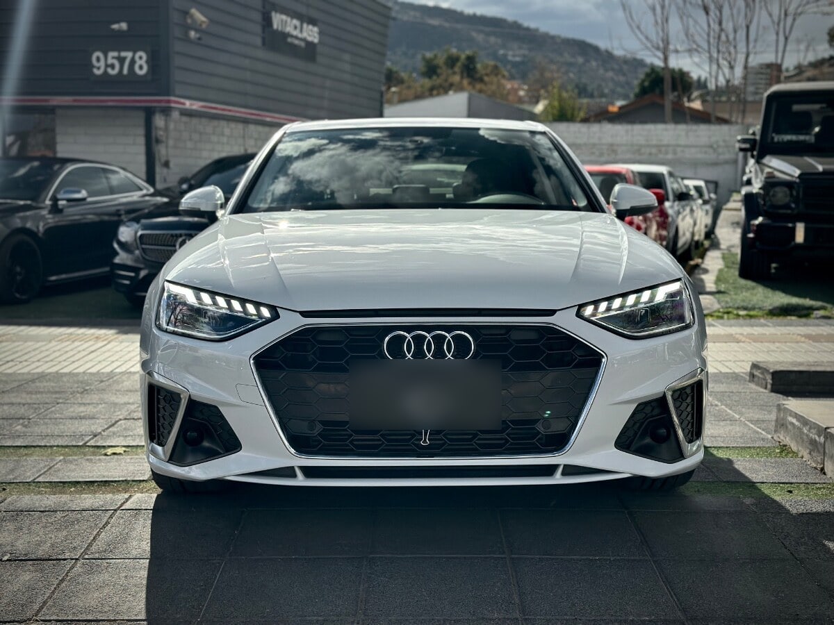 Audi A4 S Line año 2023