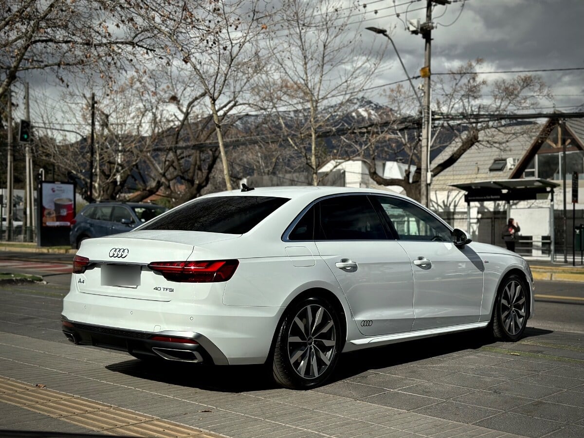Audi A4 S Line año 2023