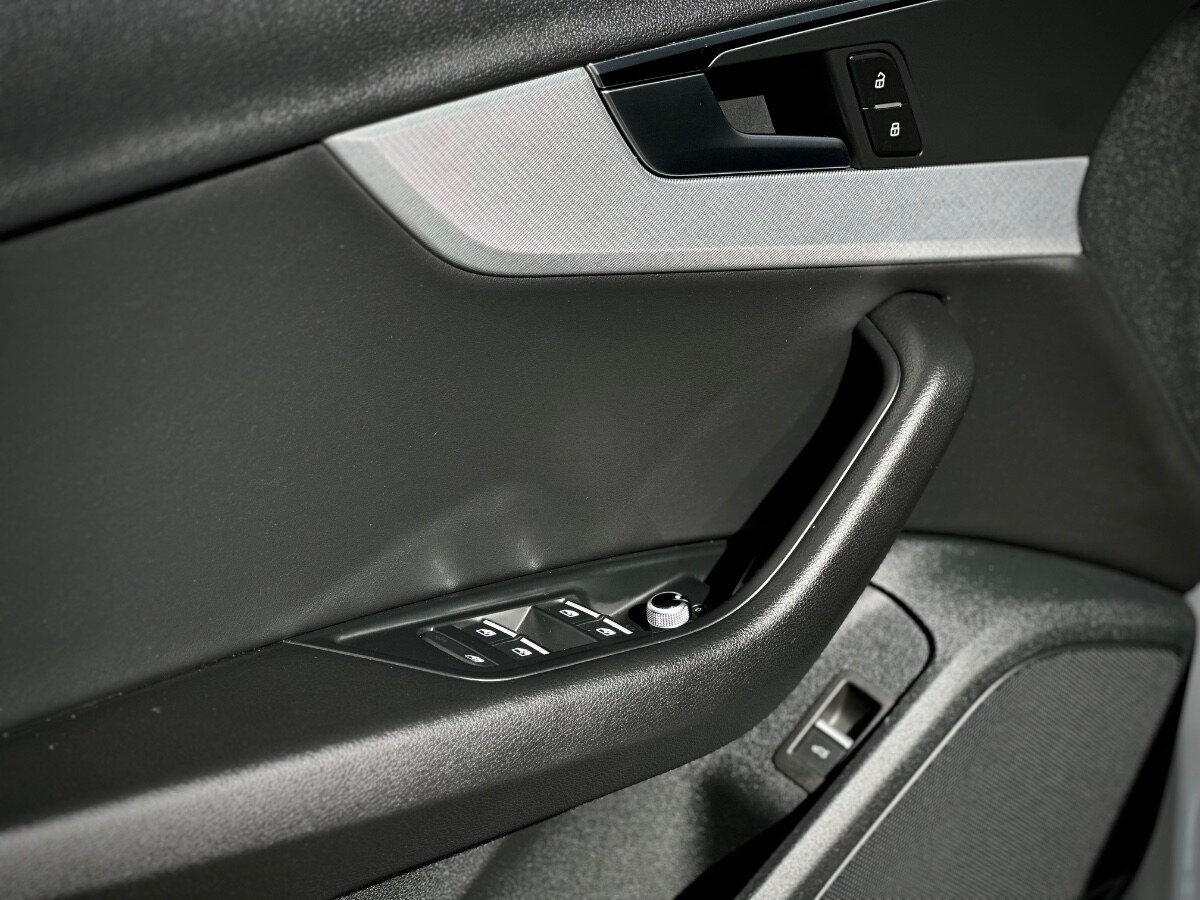 Audi A4 S Line año 2023