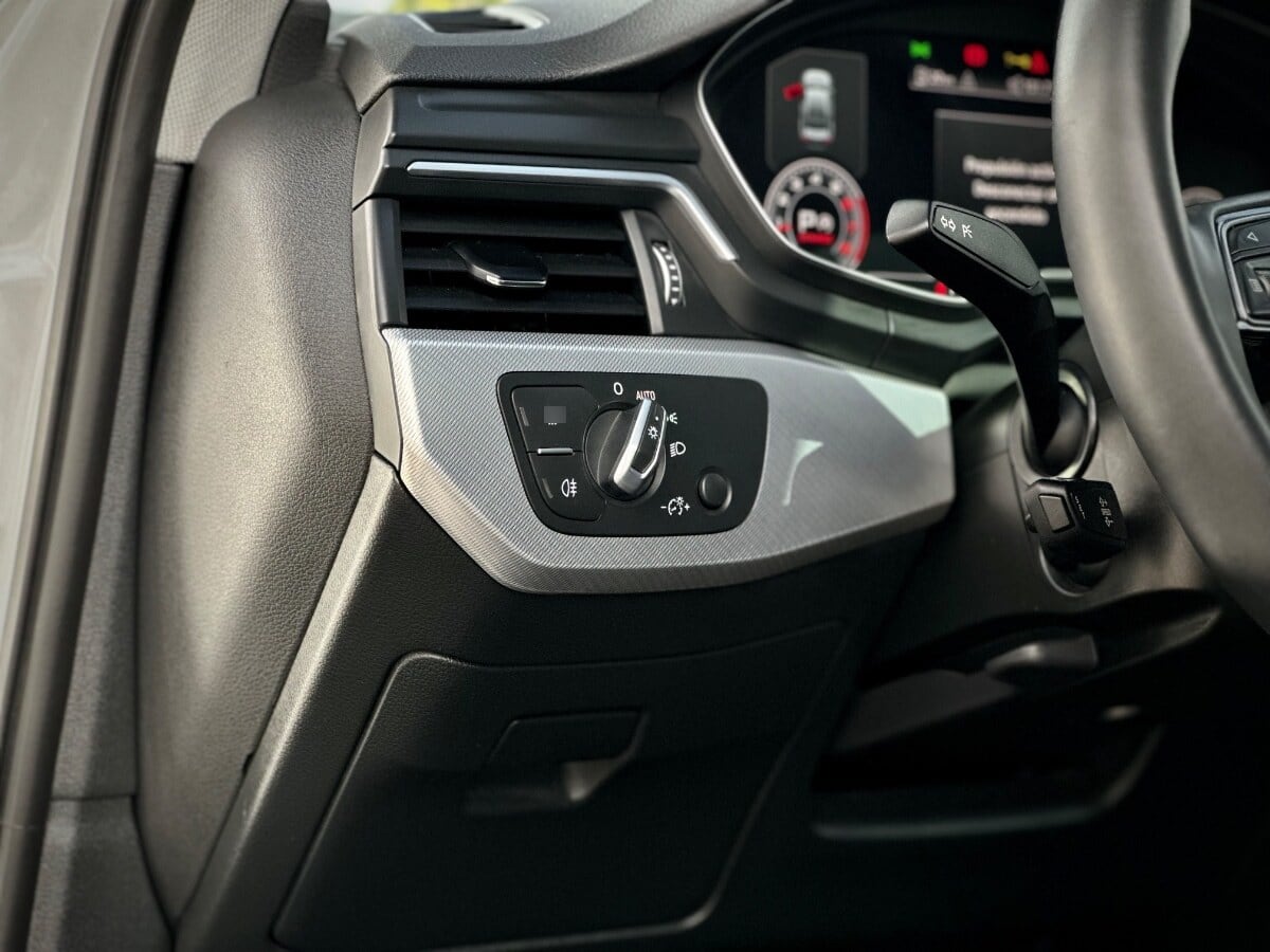 Audi A4 S Line año 2023