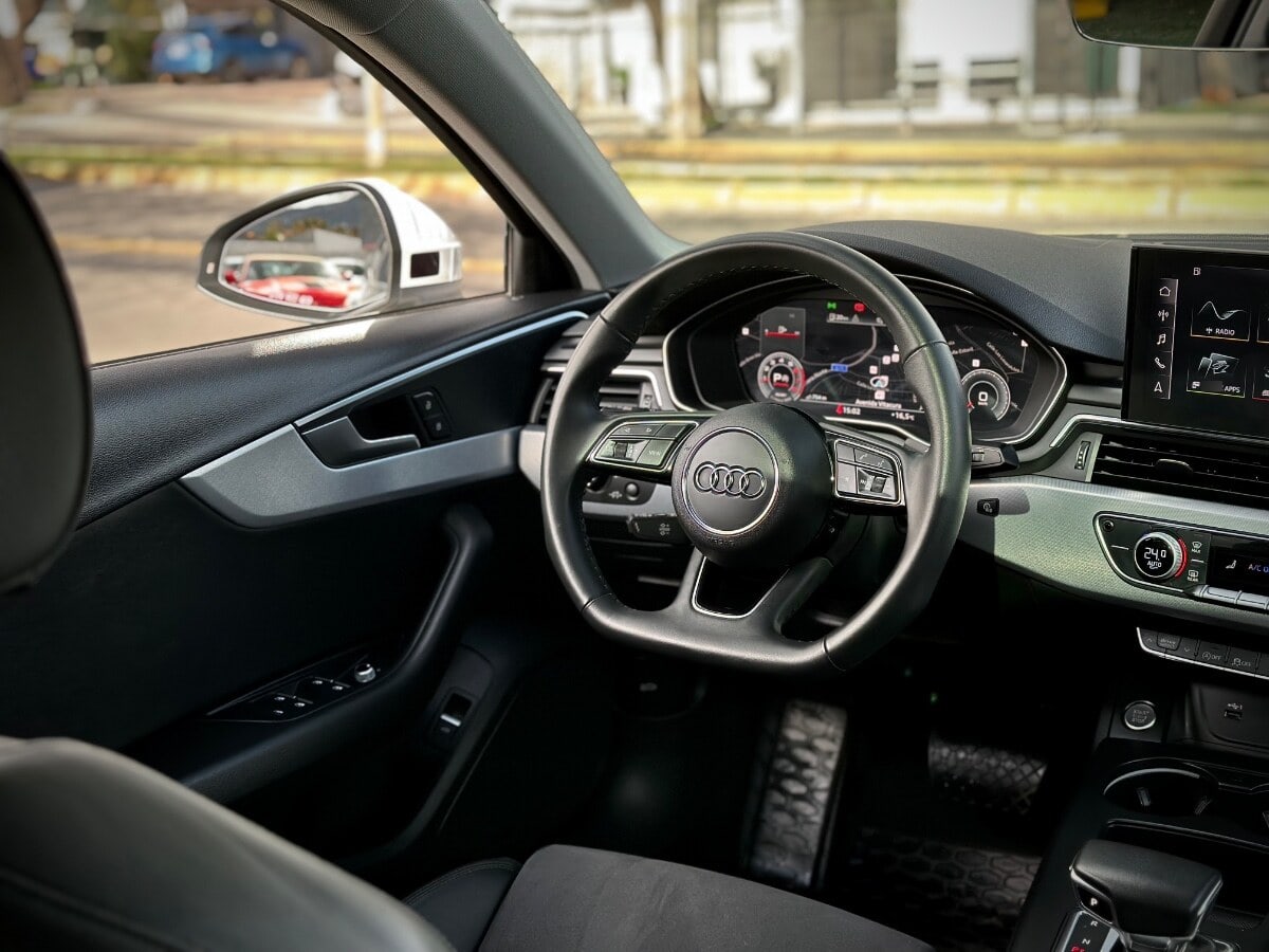 Audi A4 S Line año 2023