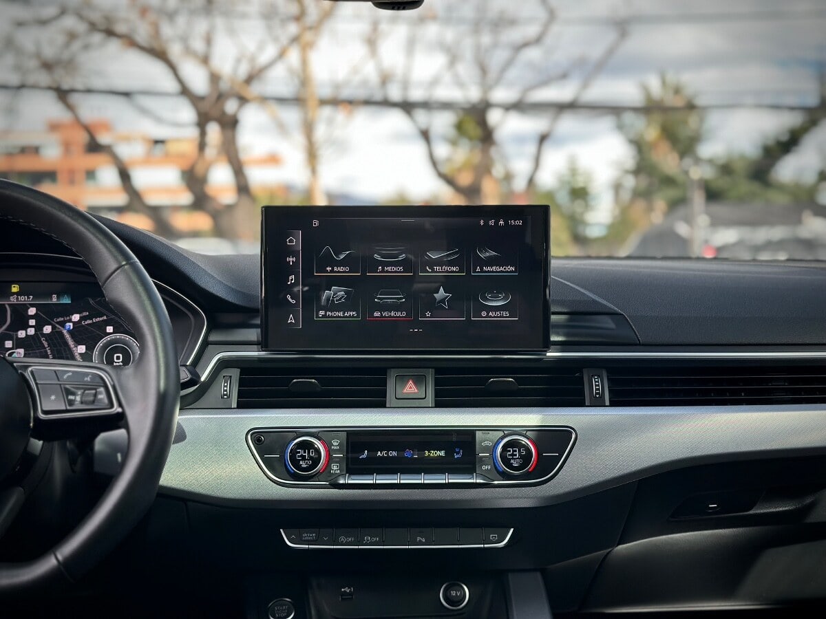 Audi A4 S Line año 2023