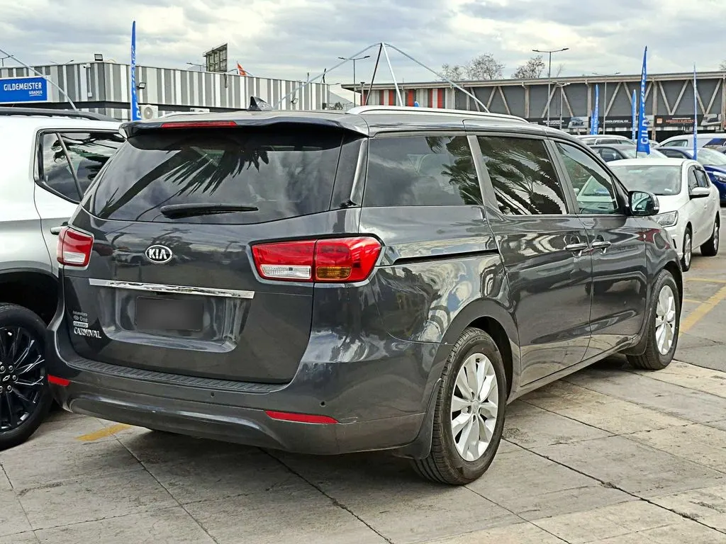 Kia Grand Carnival Ex 3.3 At año 2018