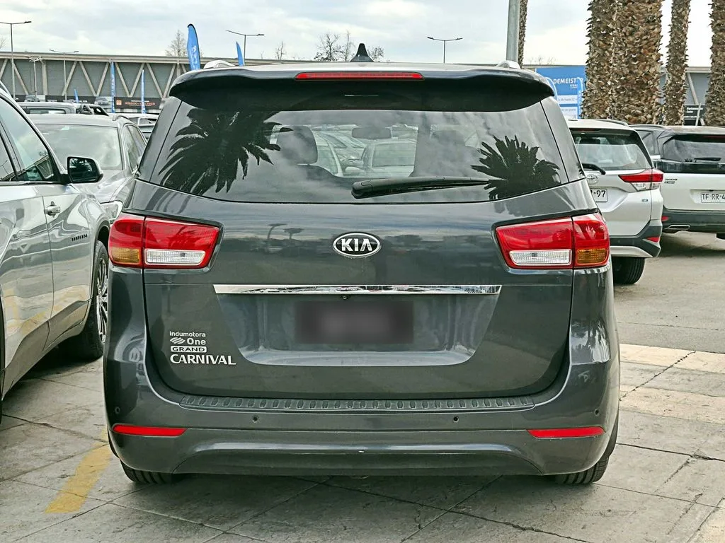 Kia Grand Carnival Ex 3.3 At año 2018