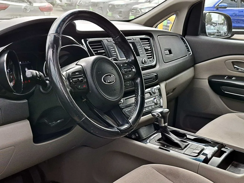 Kia Grand Carnival Ex 3.3 At año 2018