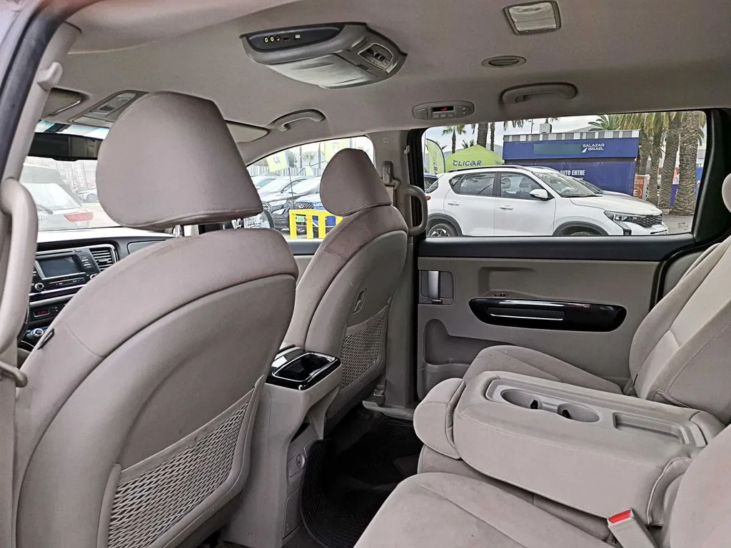 Kia Grand Carnival Ex 3.3 At año 2018