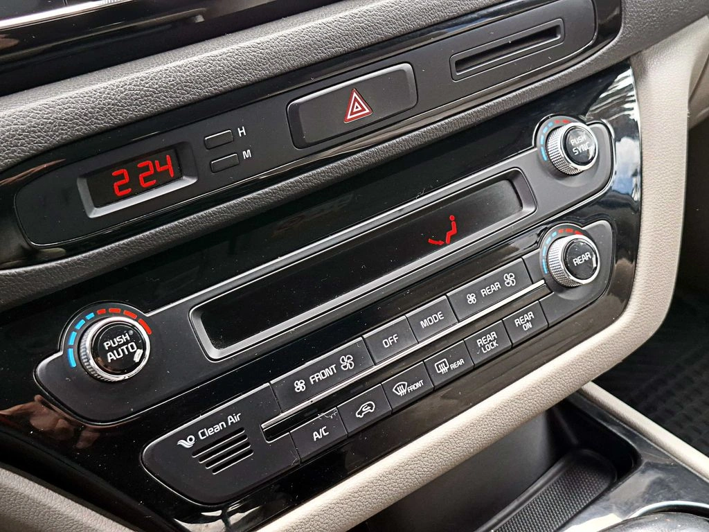 Kia Grand Carnival Ex 3.3 At año 2018