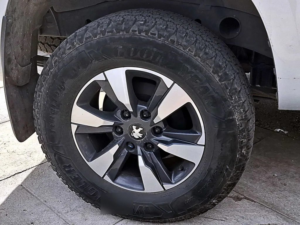 Peugeot Landtrek 2.2 Active Bluehdi Diesel 4x4 At 4p año 2025