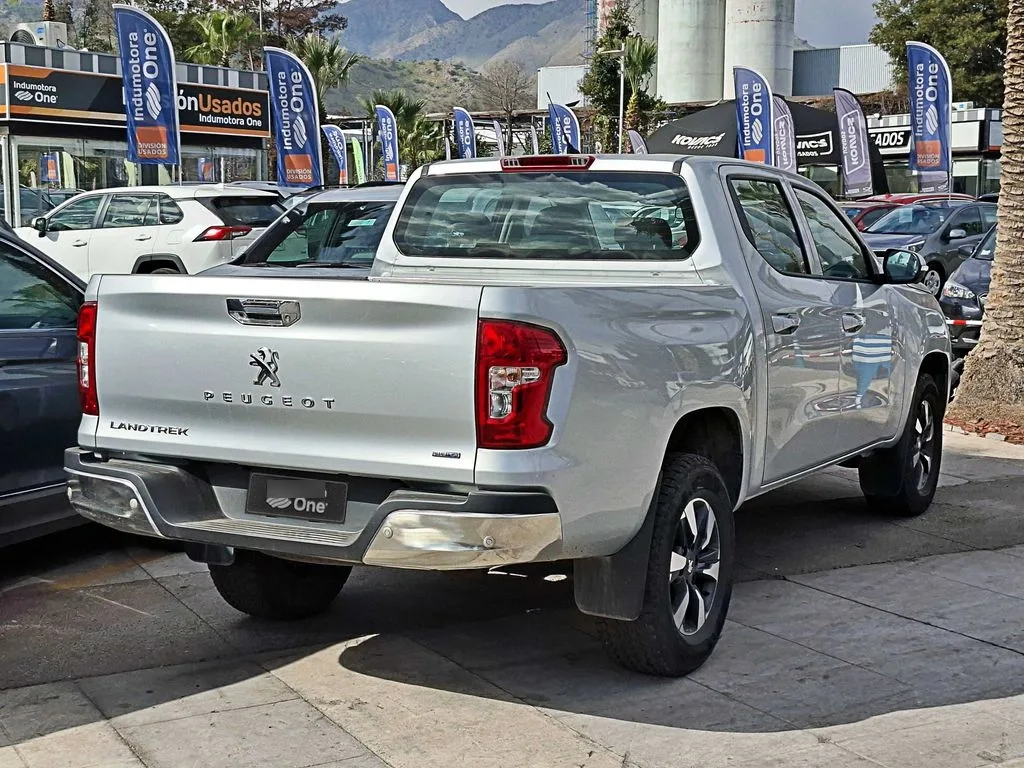 Peugeot Landtrek 2.2 Active Bluehdi Diesel 4x4 At 4p año 2025