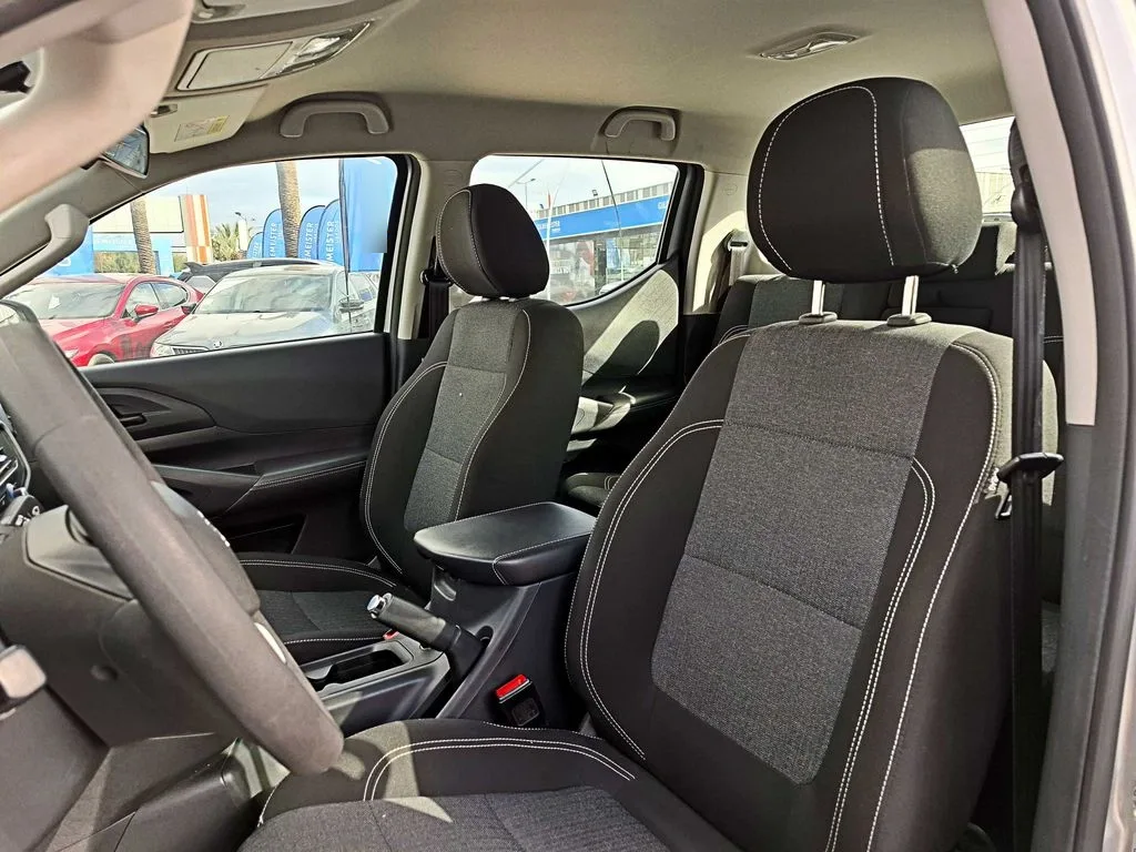 Peugeot Landtrek 2.2 Active Bluehdi Diesel 4x4 At 4p año 2025