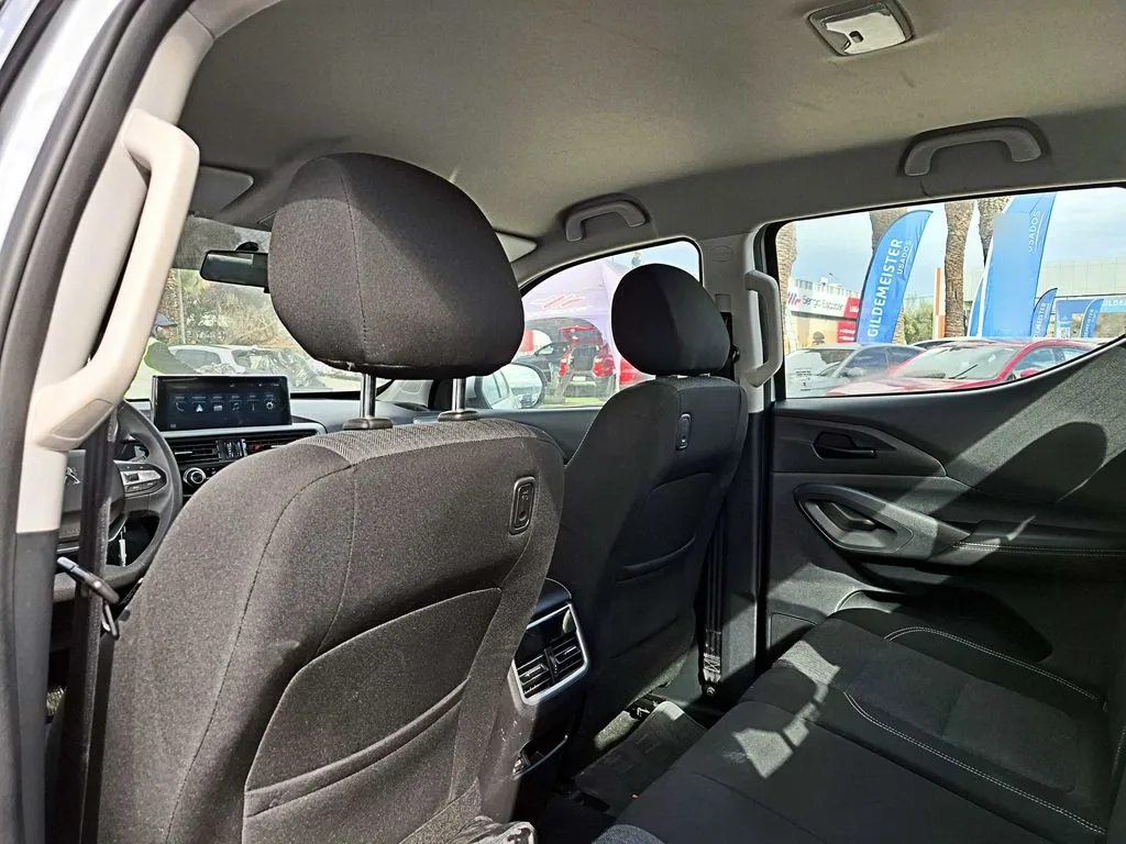 Peugeot Landtrek 2.2 Active Bluehdi Diesel 4x4 At 4p año 2025