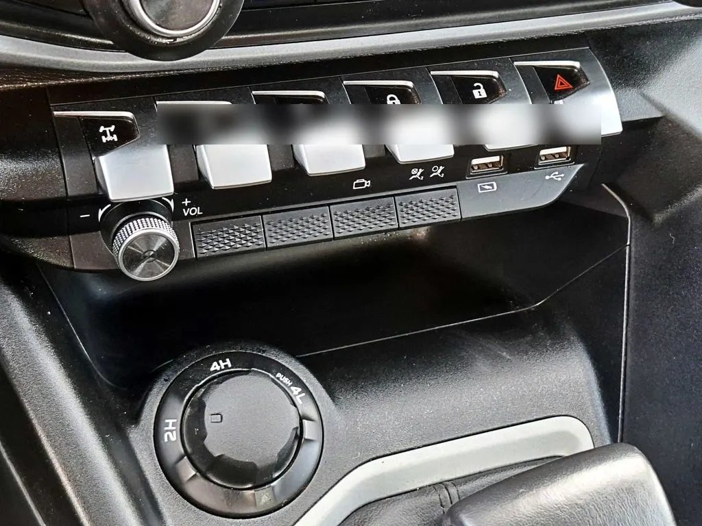 Peugeot Landtrek 2.2 Active Bluehdi Diesel 4x4 At 4p año 2025