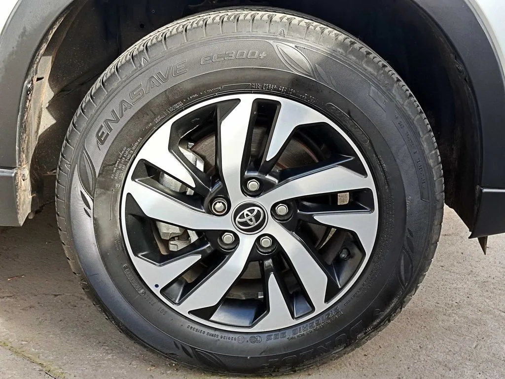 Toyota Rush 1.5 Xli 4x2 Mt 5p año 2022