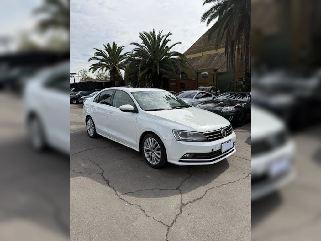 Volkswagen Bora 1.4 Luxury 4x2 At 4p año 2016