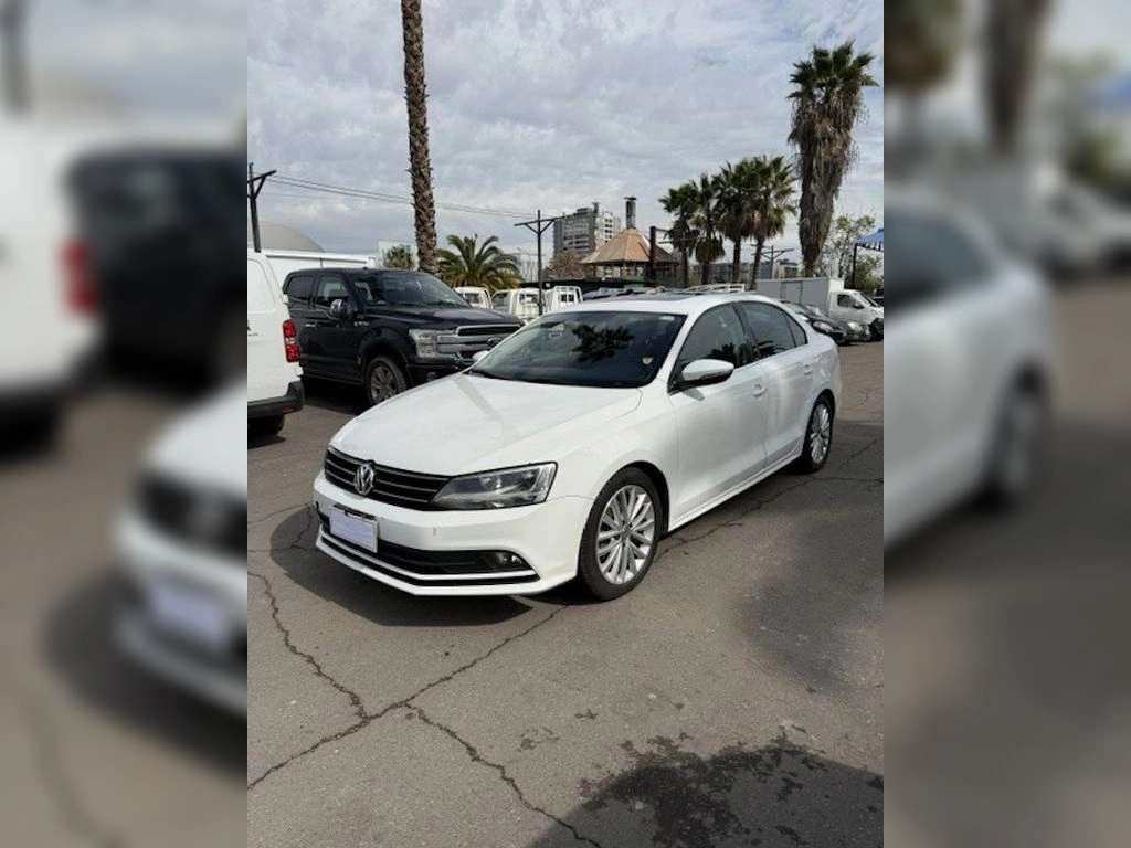 Volkswagen Bora 1.4 Luxury 4x2 At 4p año 2016