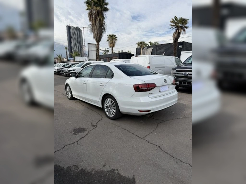 Volkswagen Bora 1.4 Luxury 4x2 At 4p año 2016