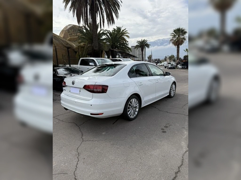 Volkswagen Bora 1.4 Luxury 4x2 At 4p año 2016
