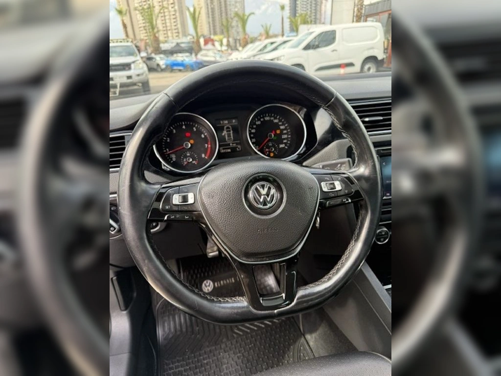 Volkswagen Bora 1.4 Luxury 4x2 At 4p año 2016