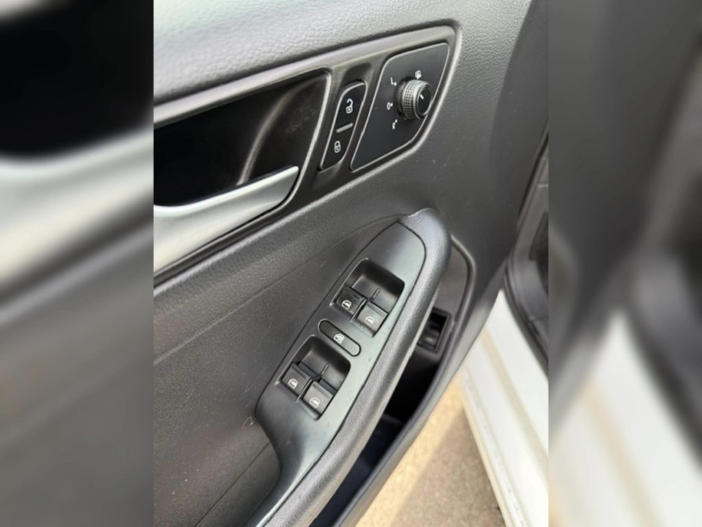 Volkswagen Bora 1.4 Luxury 4x2 At 4p año 2016