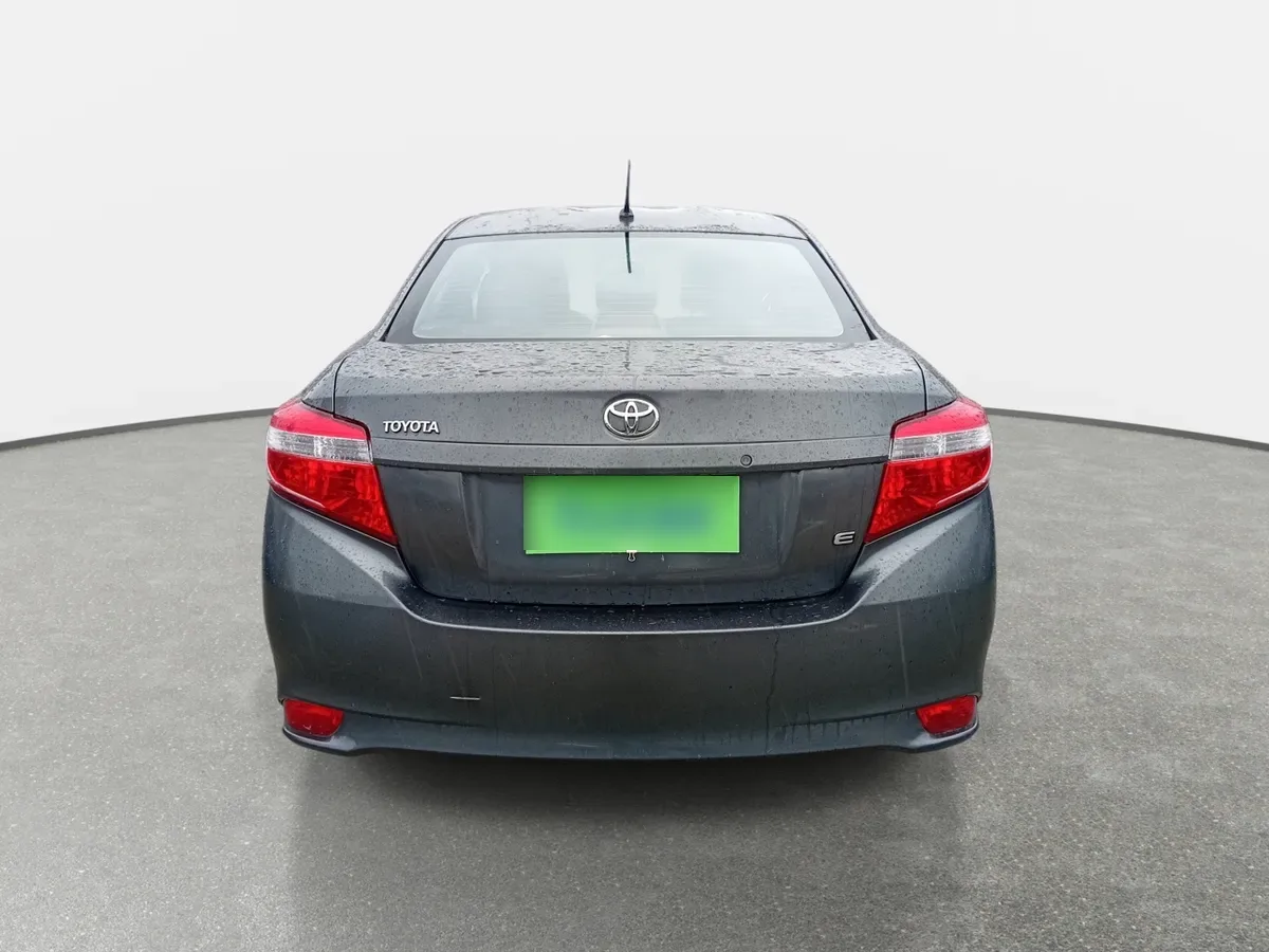 Toyota Yaris 1.5 Gli E 4x2 Mt 4p año 2017