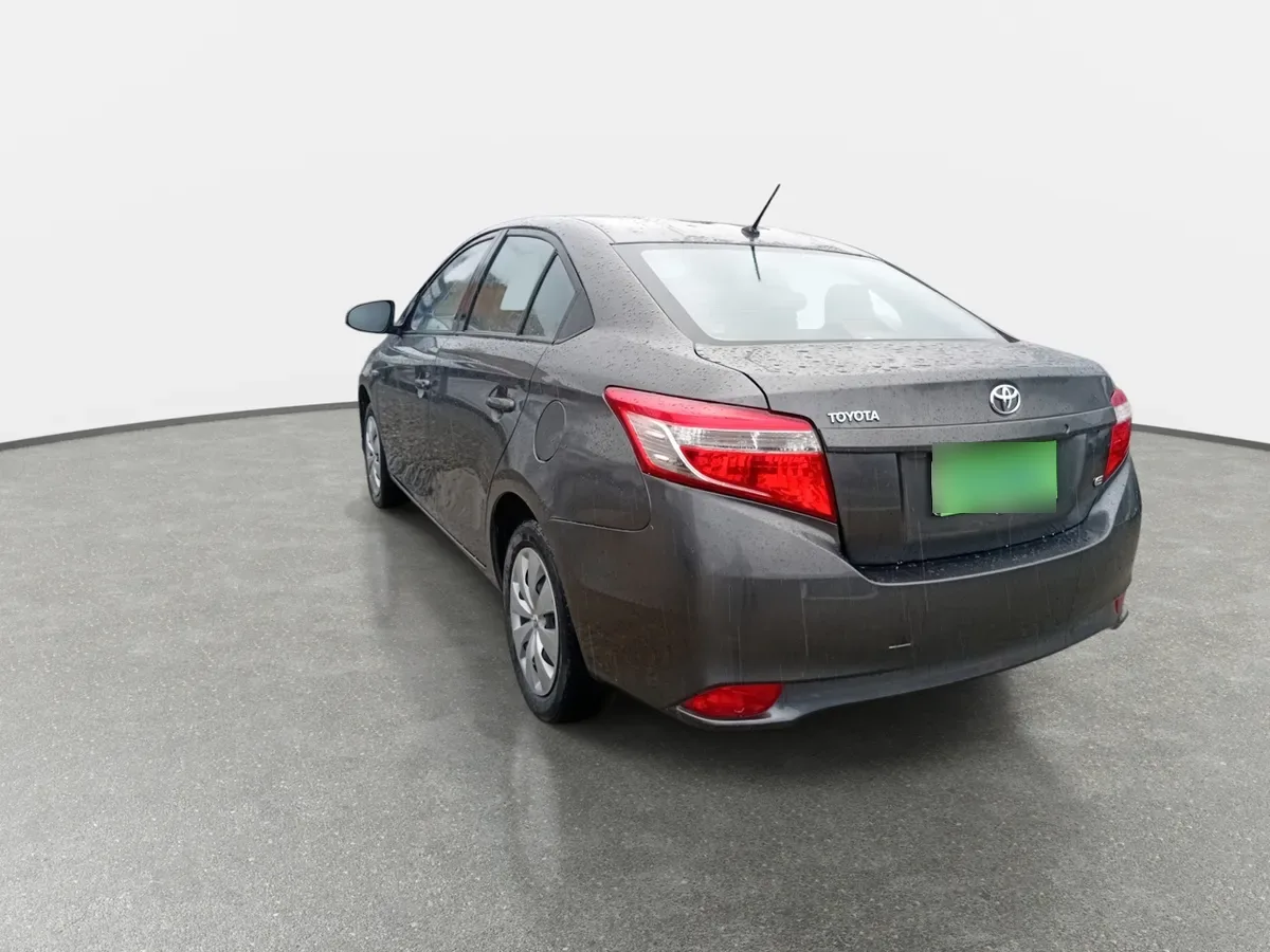 Toyota Yaris 1.5 Gli E 4x2 Mt 4p año 2017