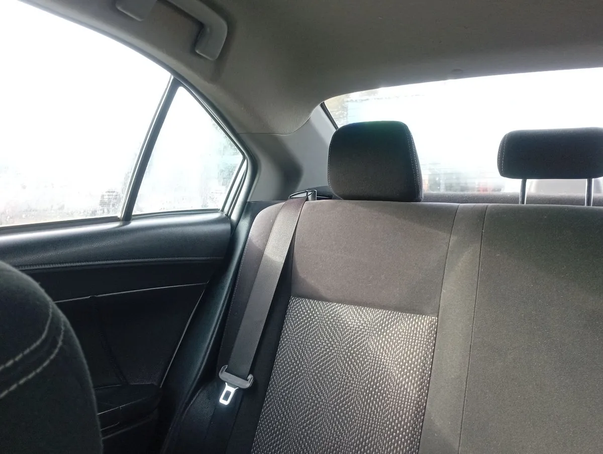 Toyota Yaris 1.5 Gli E 4x2 Mt 4p año 2017