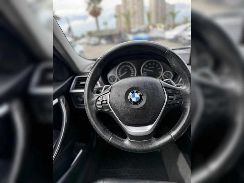 BMW 330 2.0 Lci Luxury 4x2 At 4p año 2017