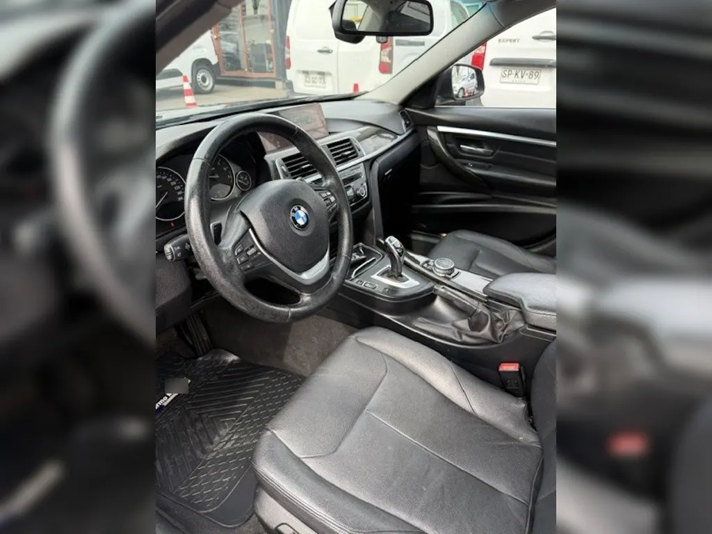 BMW 330 2.0 Lci Luxury 4x2 At 4p año 2017