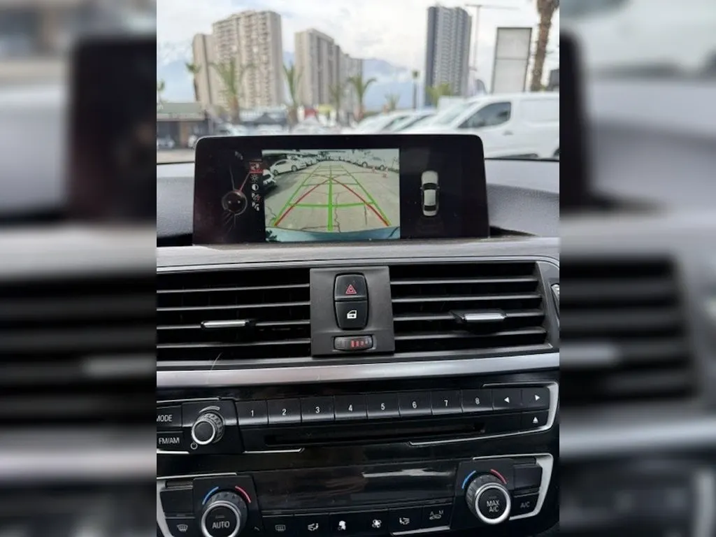 BMW 330 2.0 Lci Luxury 4x2 At 4p año 2017