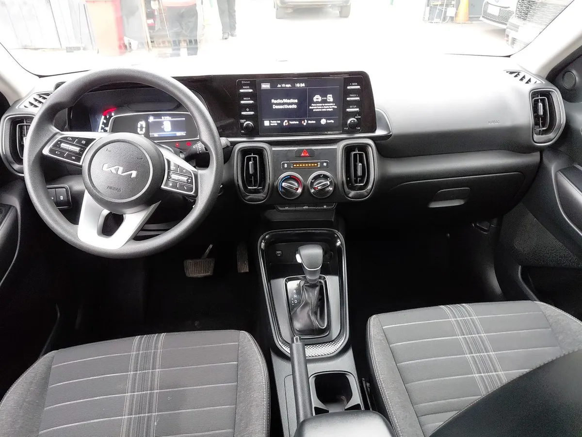 Kia Sonet 1.5 Ex 4x2 Ivt Ri At 5p año 2025